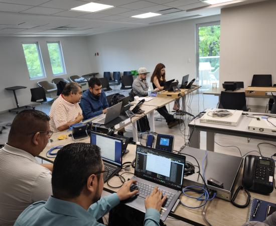 Grupo capacitado en telefonía IP