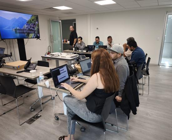 Grupo capacitado en telefonía IP